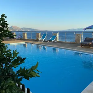 Ionian Bay Qëparo