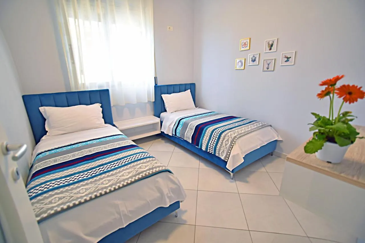 Sunrise Suites فلورا